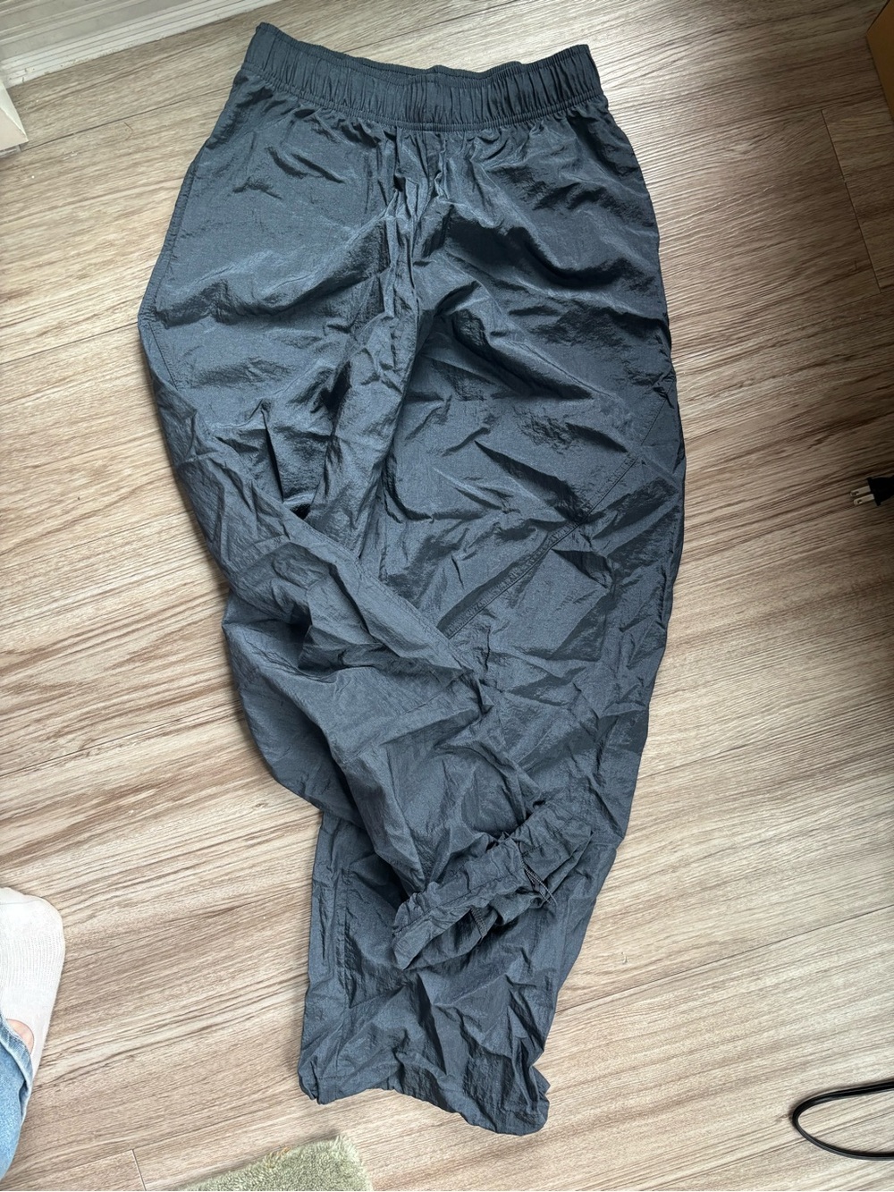 Women’s Black Elastic Waist Nylon Lightweight Jogger Pants Track Pants